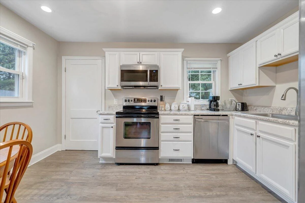 3023 Birchlawn AVE - Photo 12