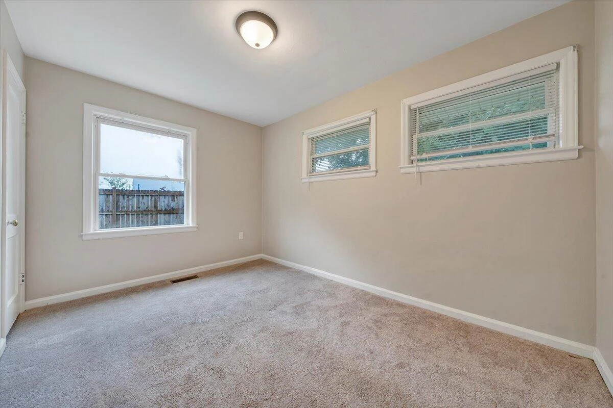 3023 Birchlawn AVE - Photo 16