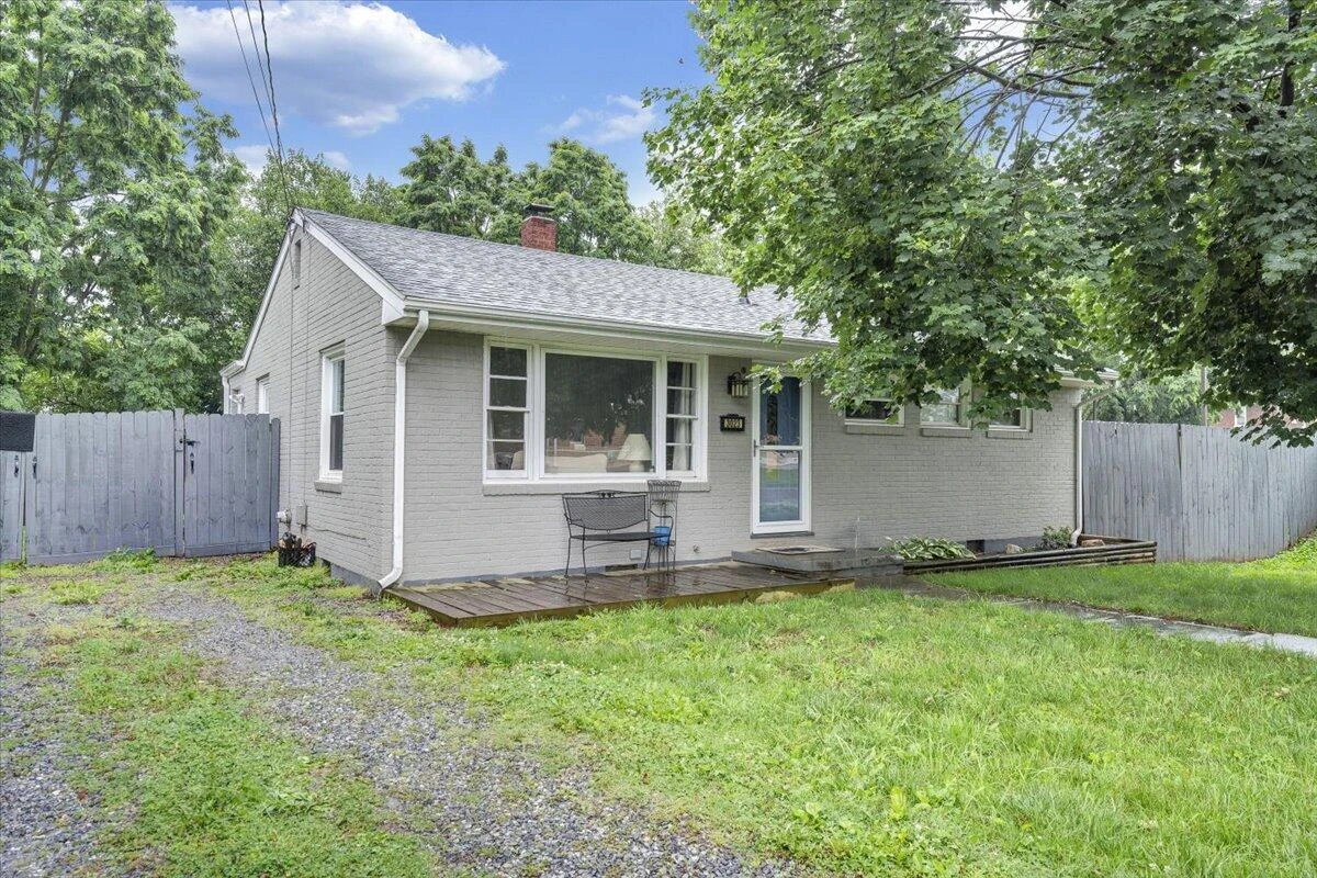 3023 Birchlawn AVE - Photo 2