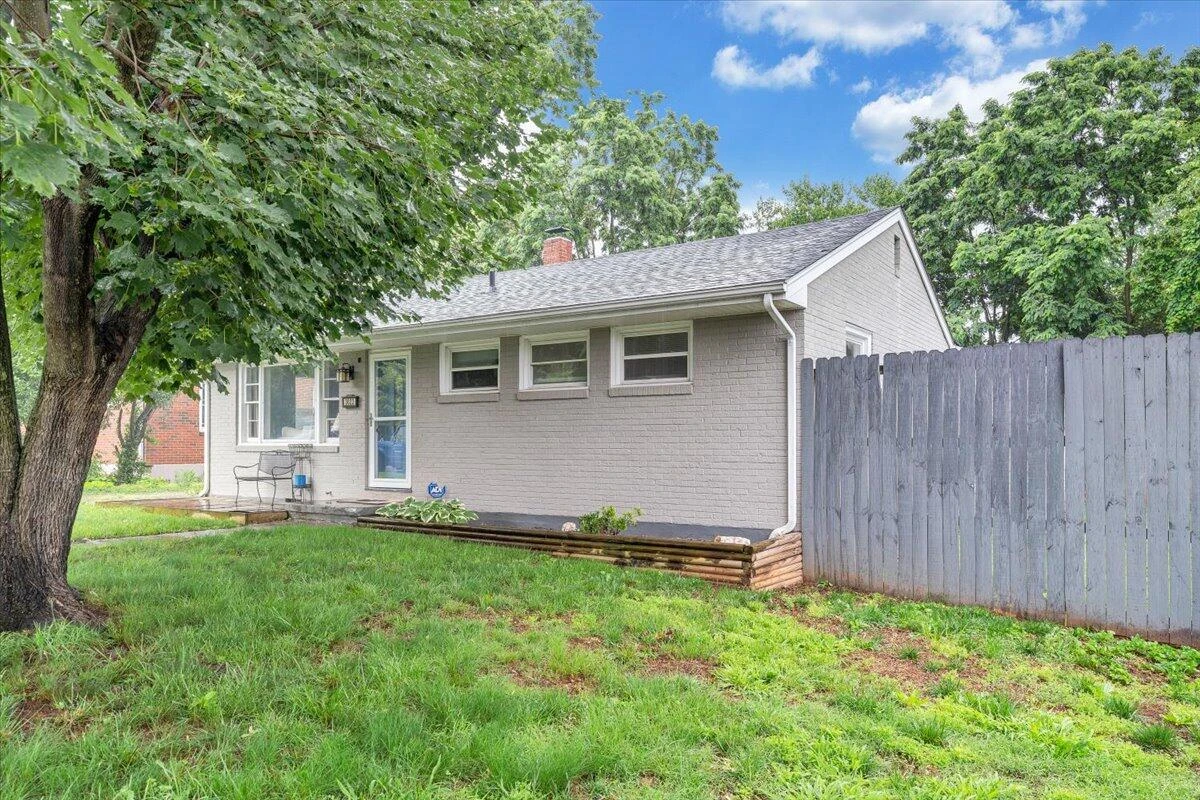 3023 Birchlawn AVE - Photo 21