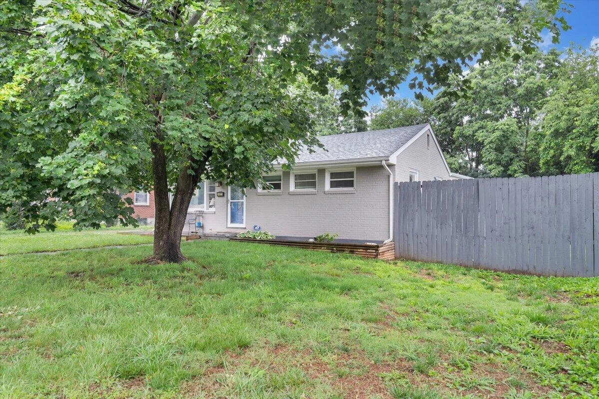 3023 Birchlawn AVE - Photo 22