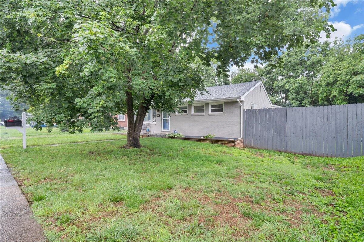 3023 Birchlawn AVE - Photo 23