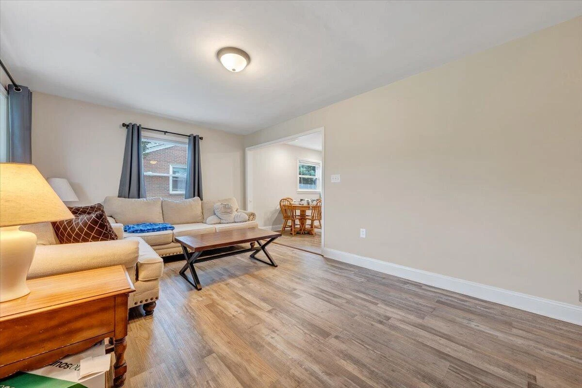 3023 Birchlawn AVE - Photo 3