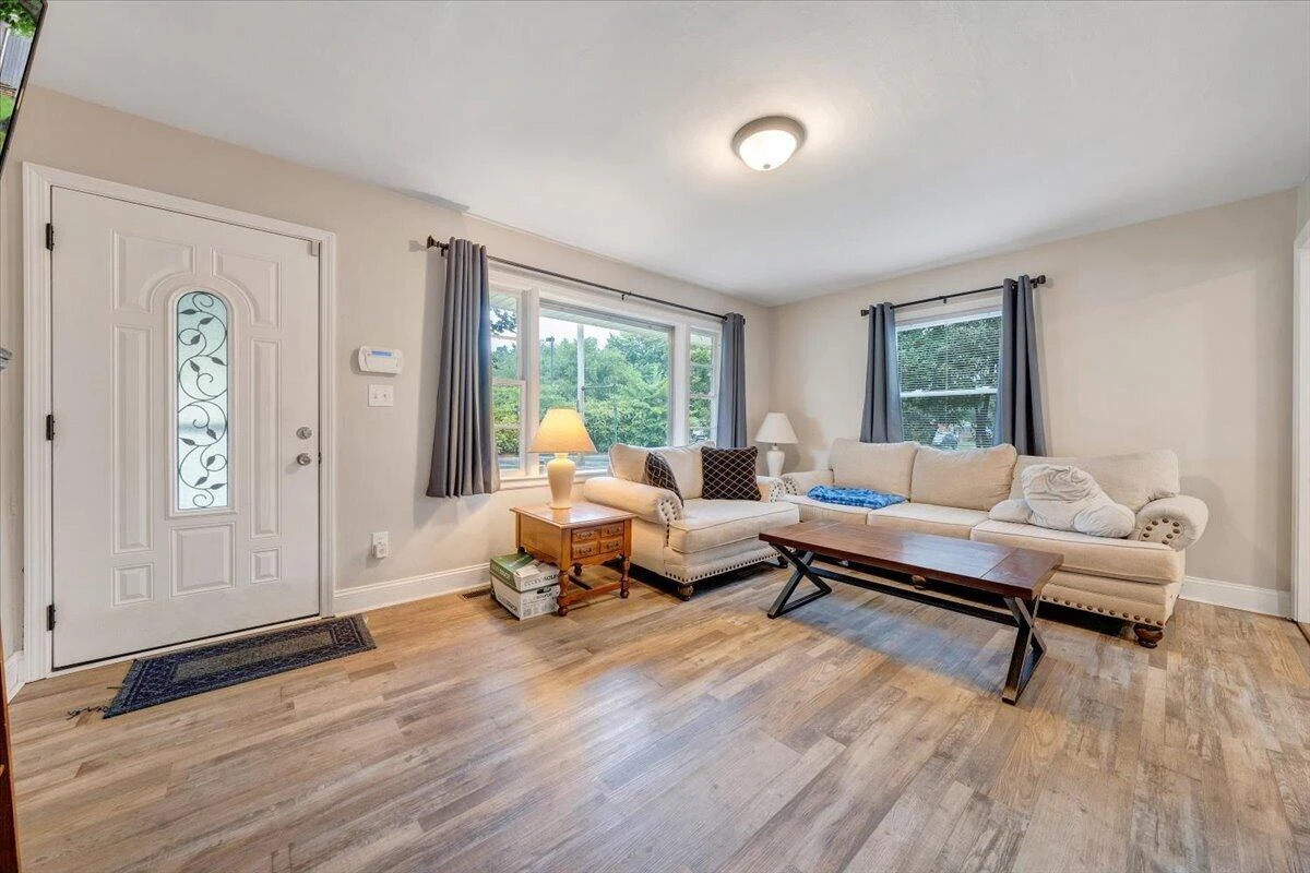 3023 Birchlawn AVE - Photo 5