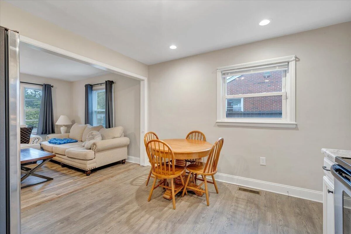 3023 Birchlawn AVE - Photo 8
