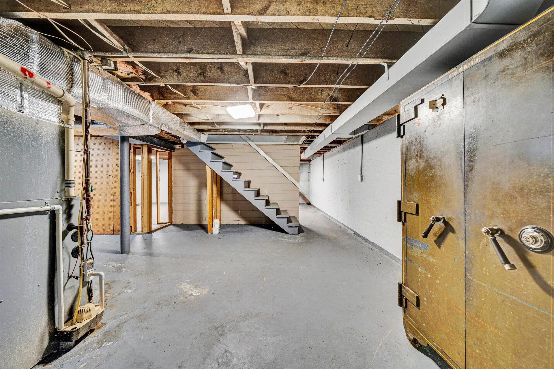 130 Augusta AVE - Photo 18