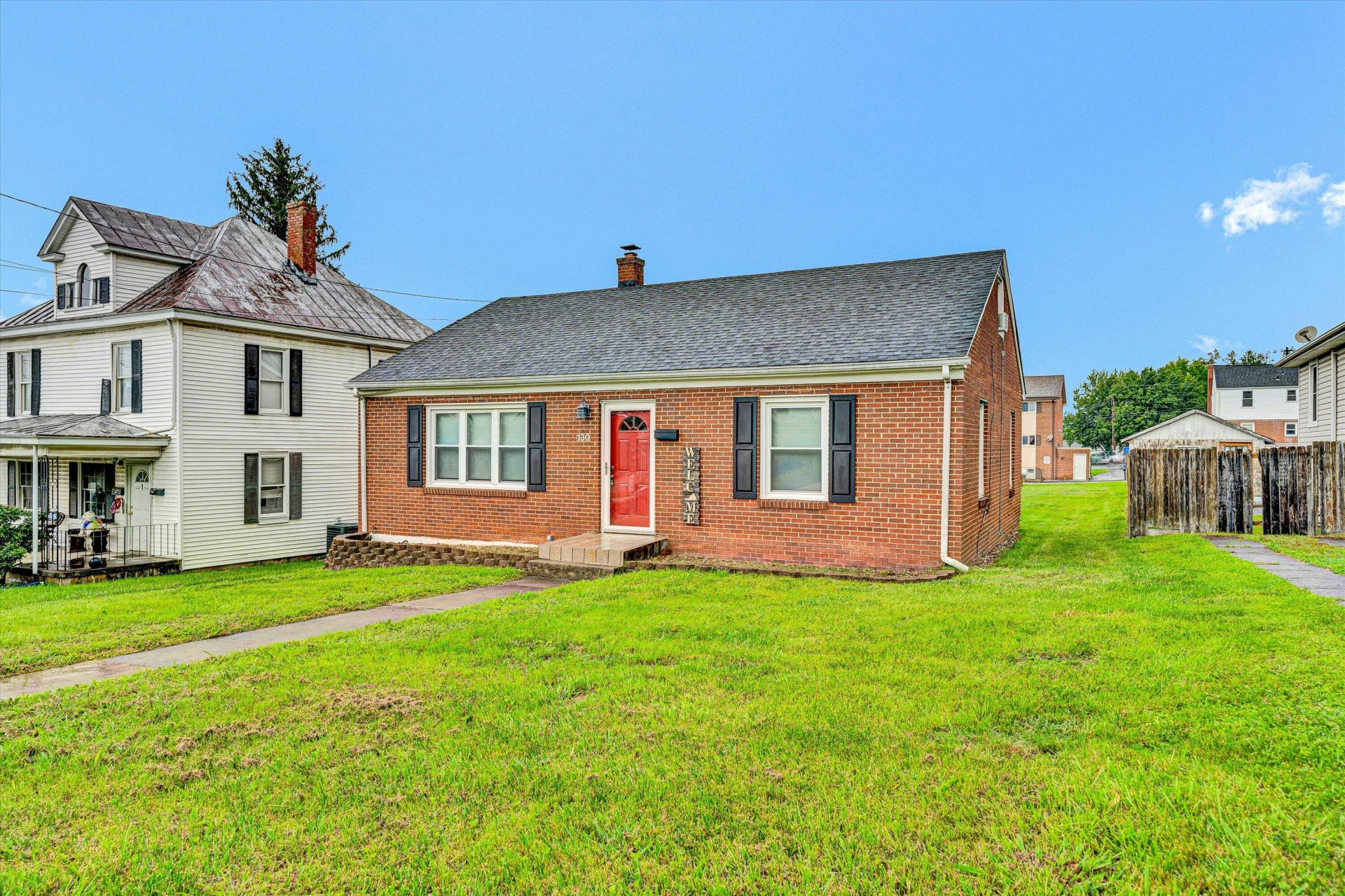 130 Augusta AVE - Photo 2