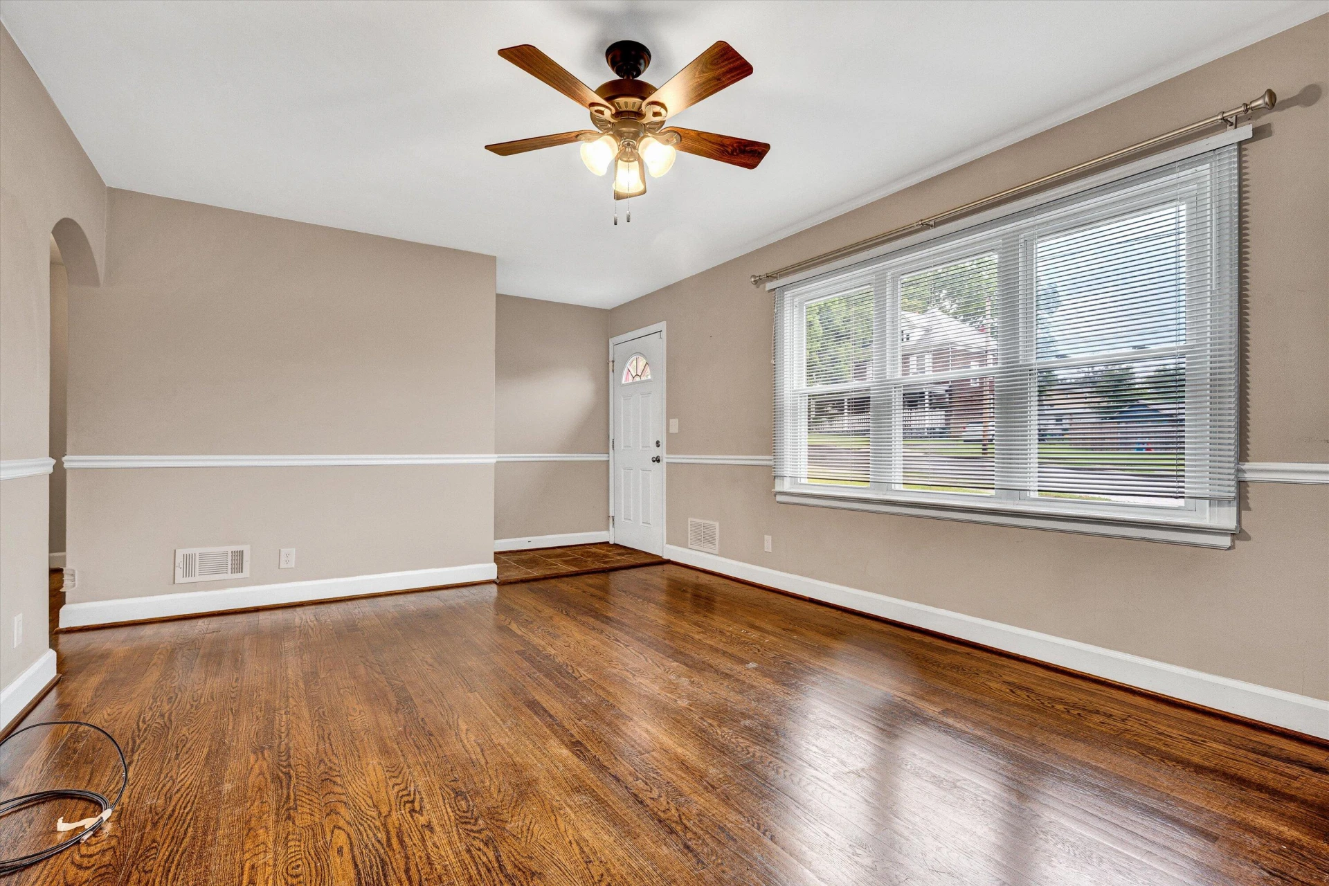 130 Augusta AVE - Photo 3