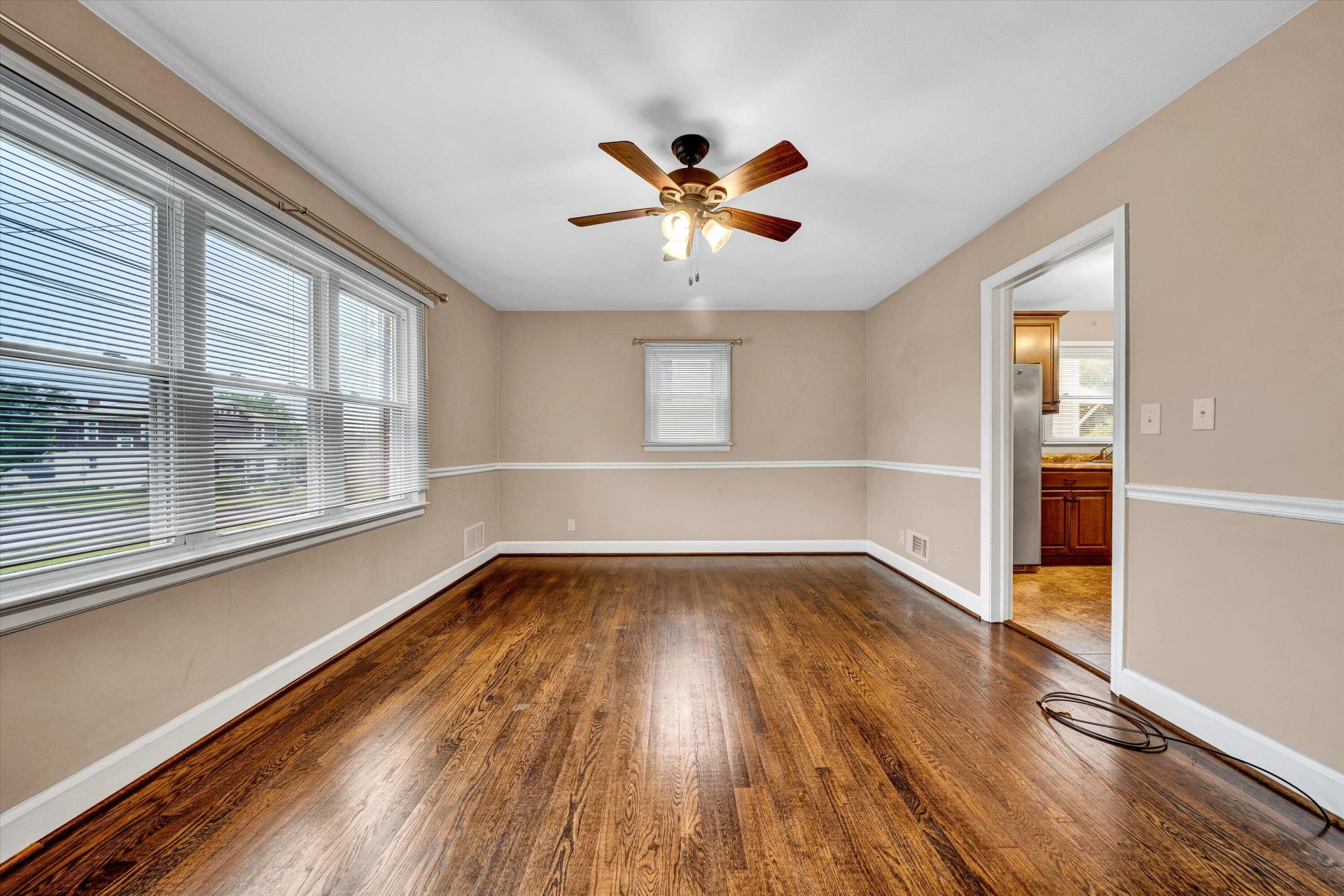 130 Augusta AVE - Photo 4