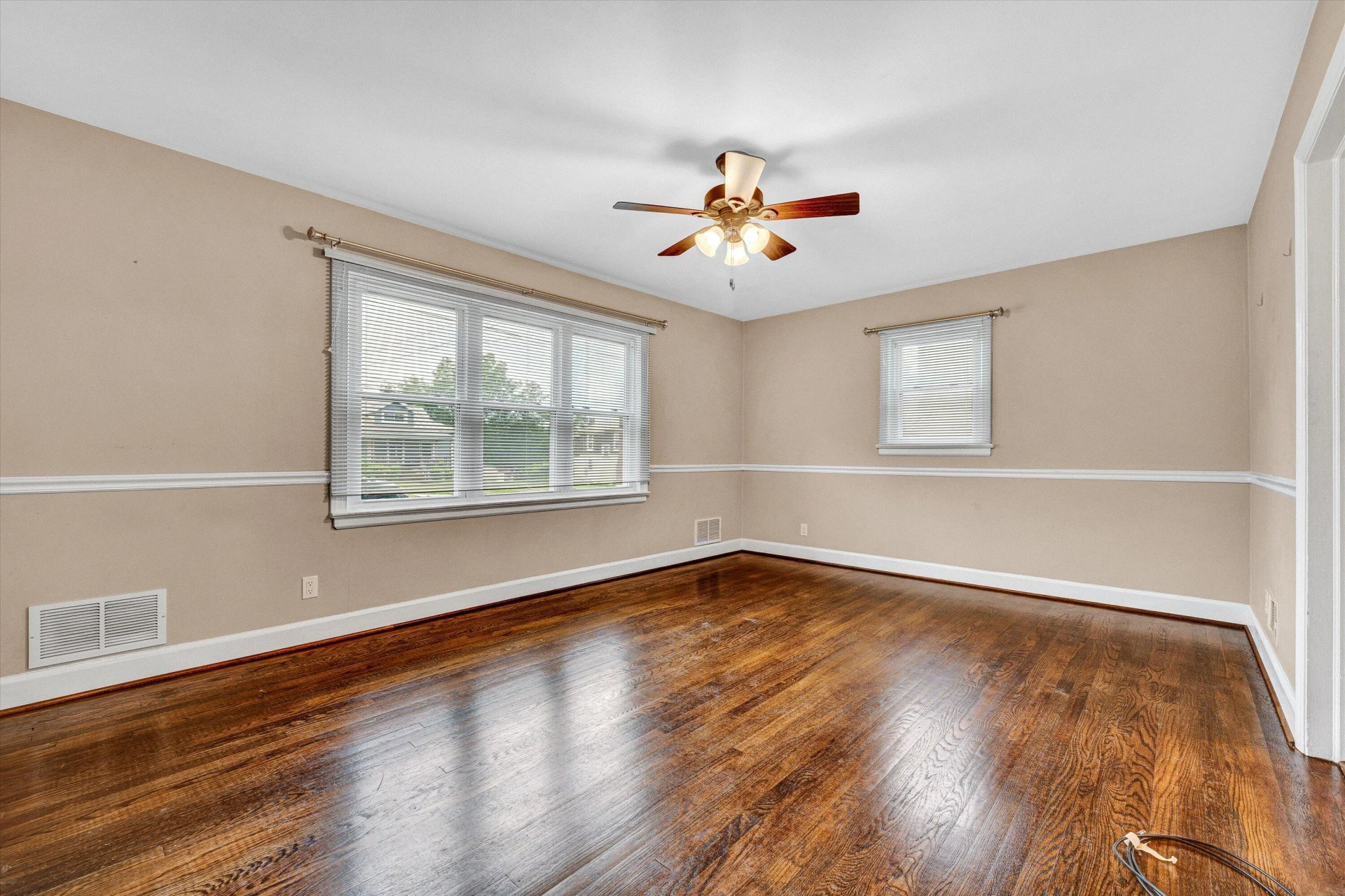 130 Augusta AVE - Photo 5