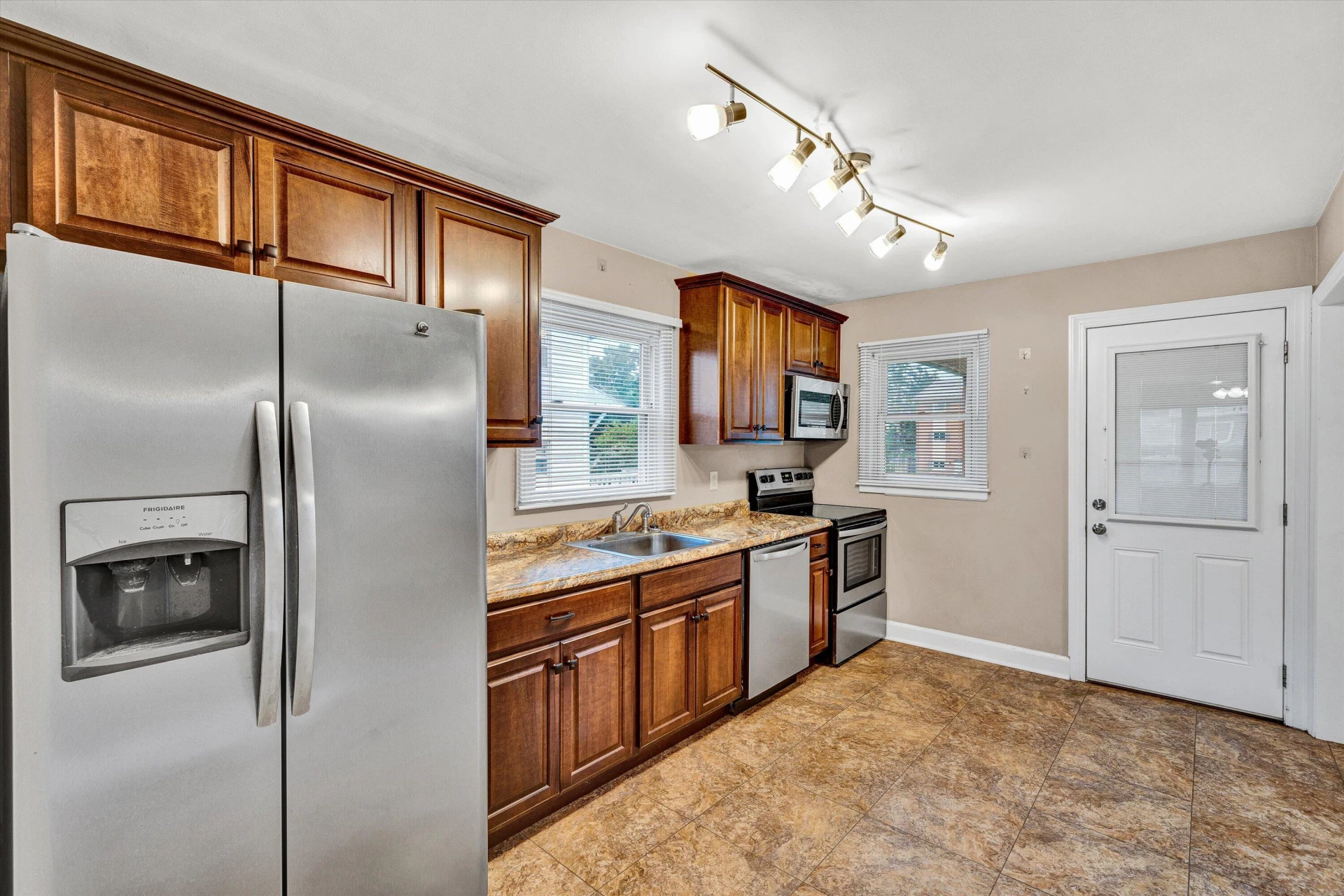 130 Augusta AVE - Photo 6