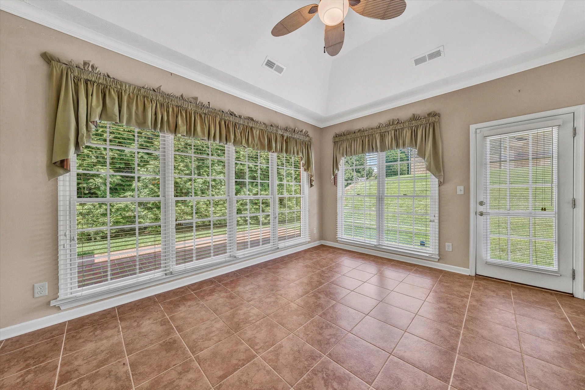 3303 Belshire CT - Photo 16