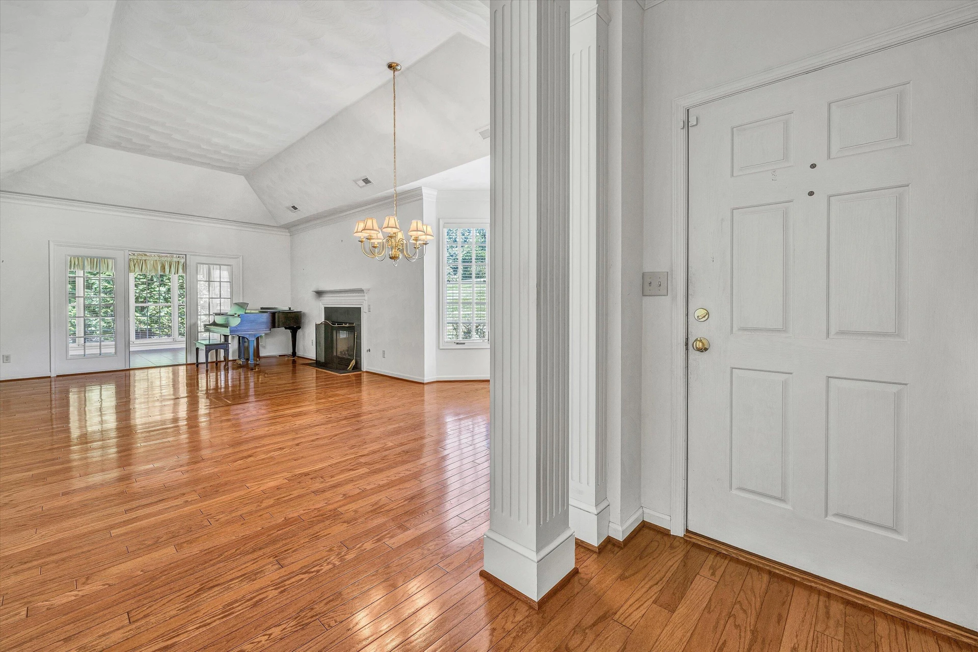 3303 Belshire CT - Photo 5