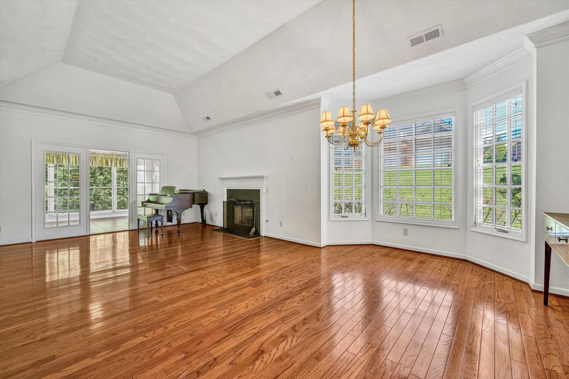3303 Belshire CT - Photo 6