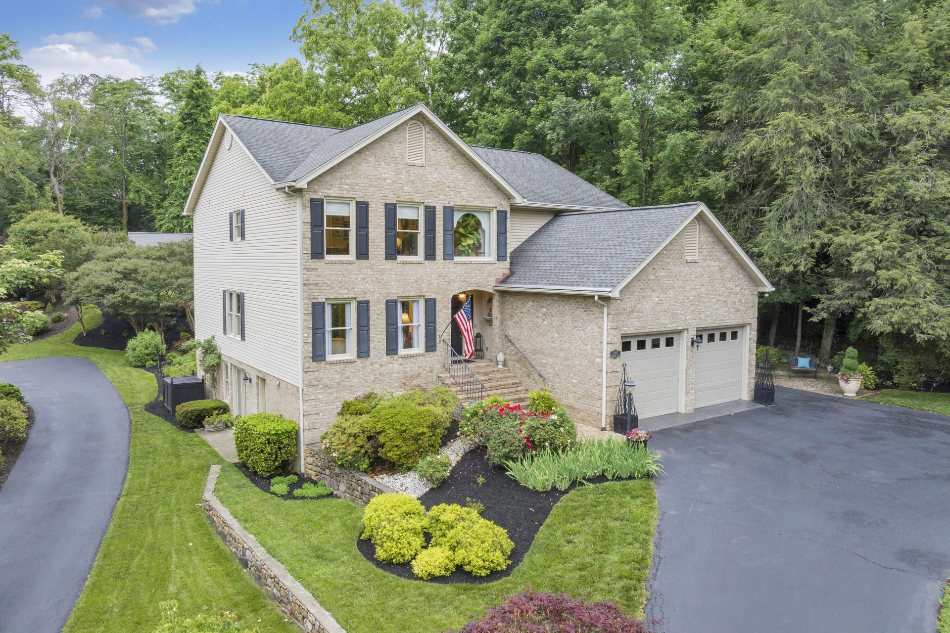 3507 Dogwood LN