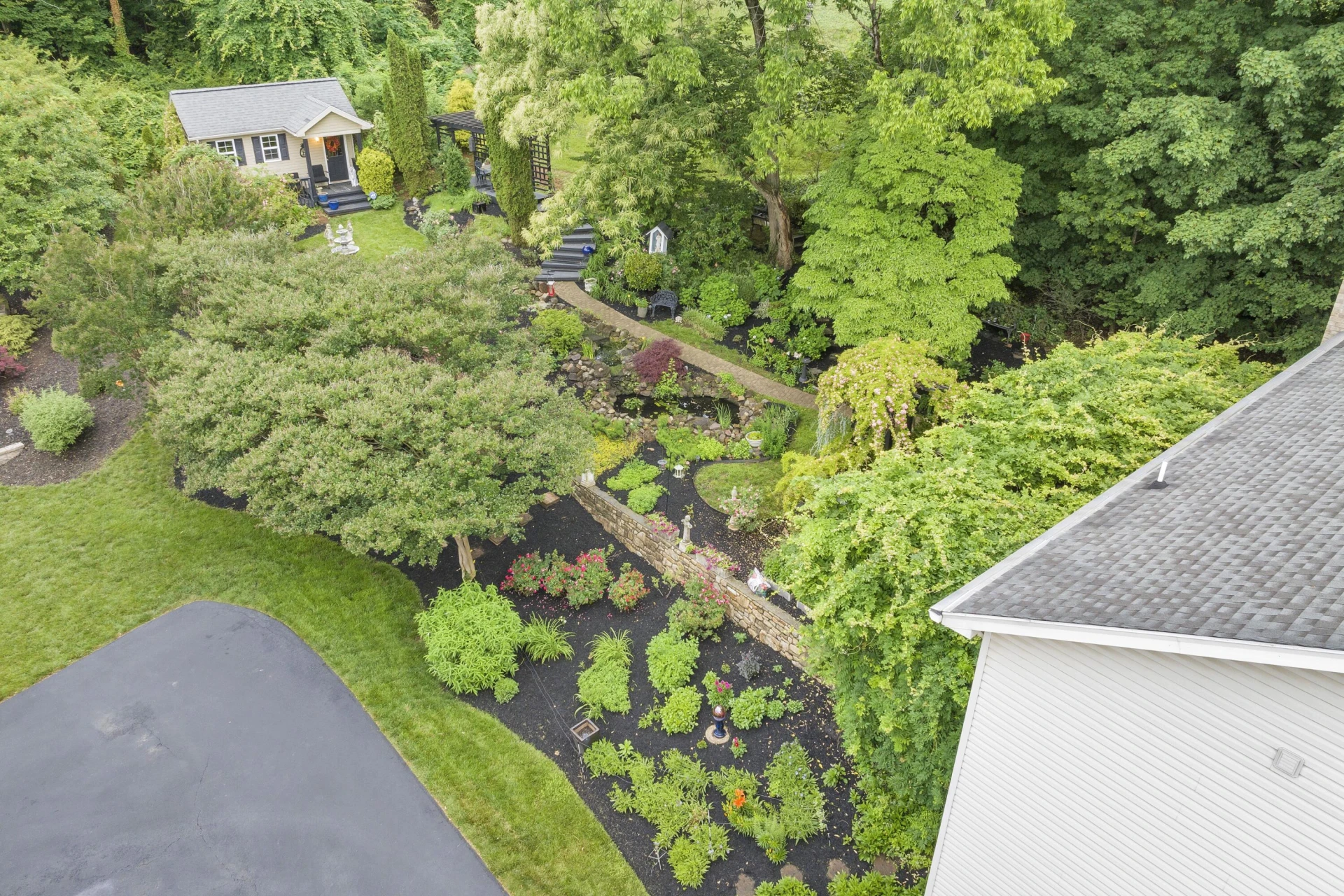 3507 Dogwood LN - Photo 2