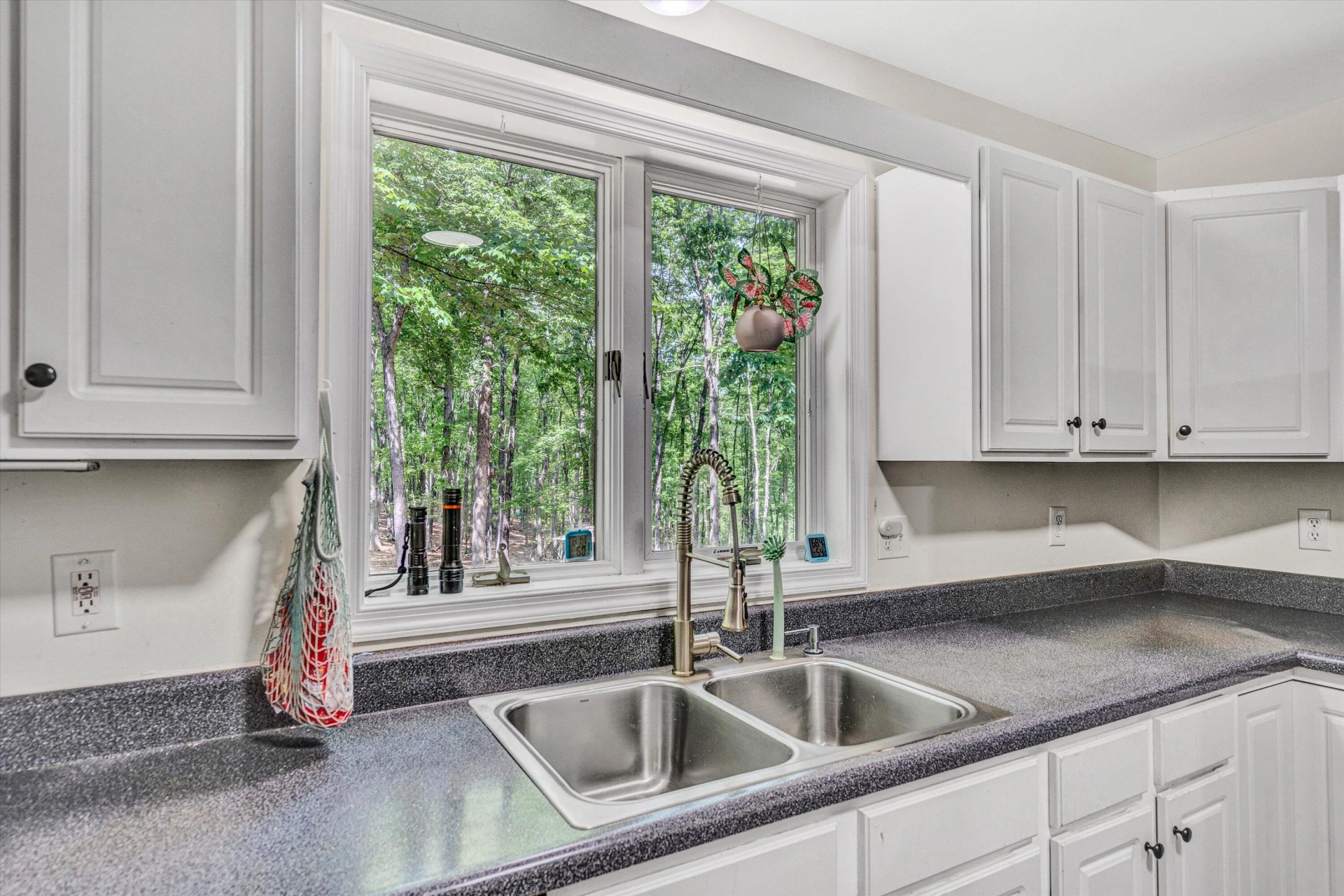 1393 Deepwoods RD - Photo 13