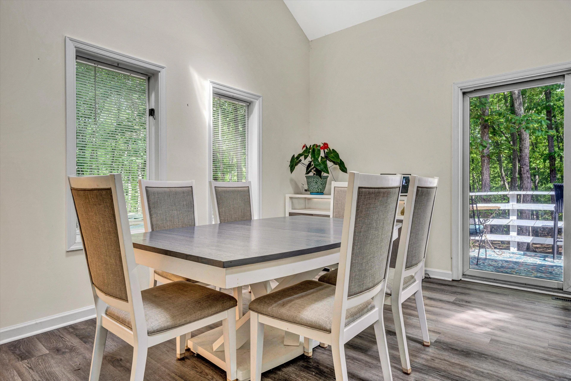 1393 Deepwoods RD - Photo 11