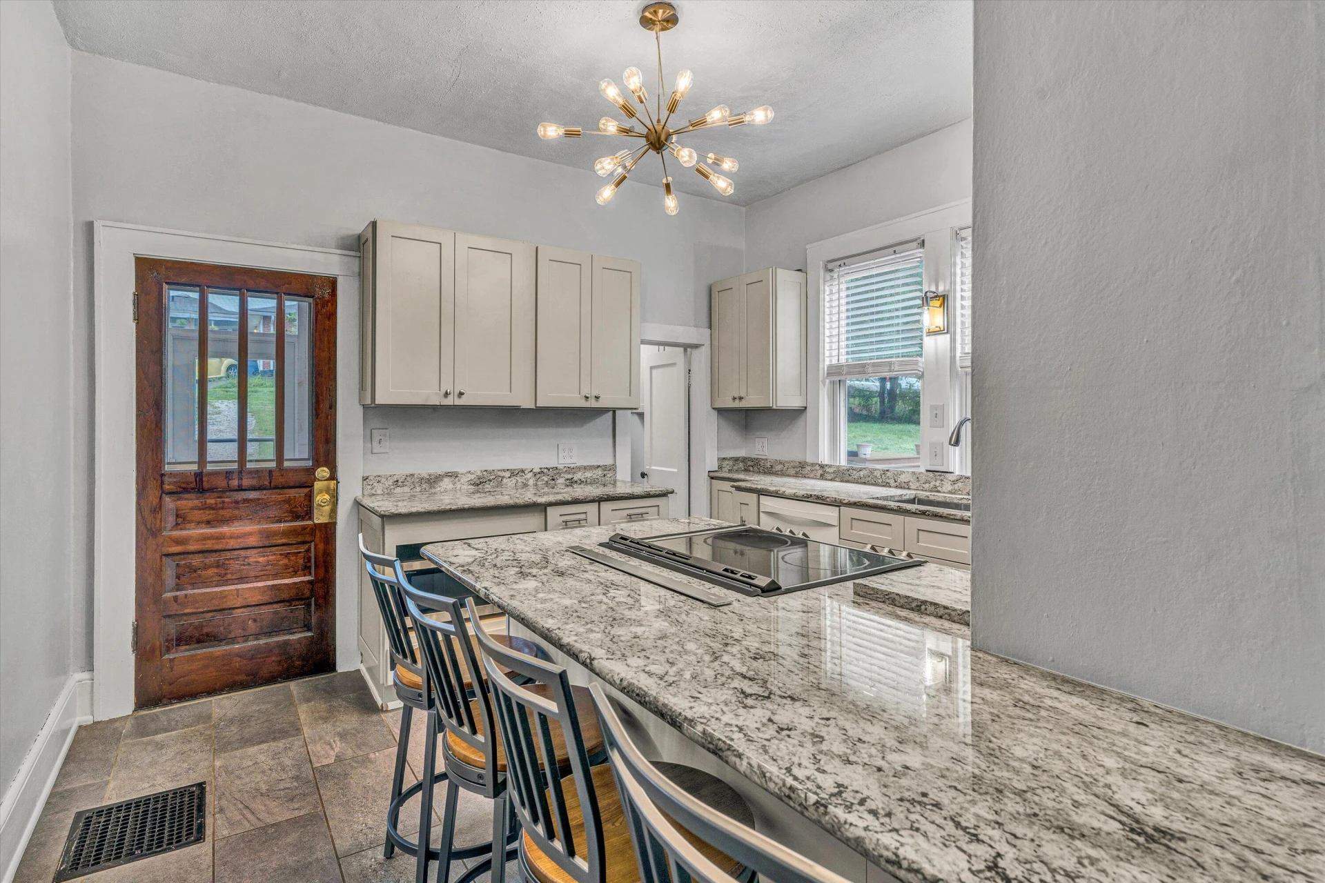 1129 Howbert AVE - Photo 17