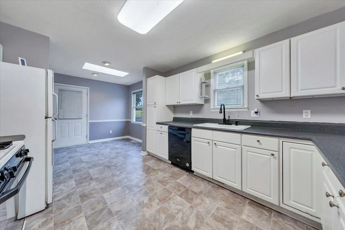 430 Virginian DR - Photo 10