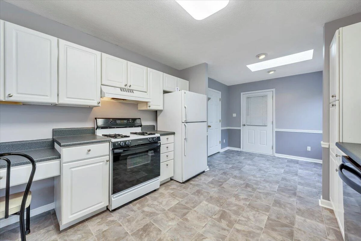 430 Virginian DR - Photo 11