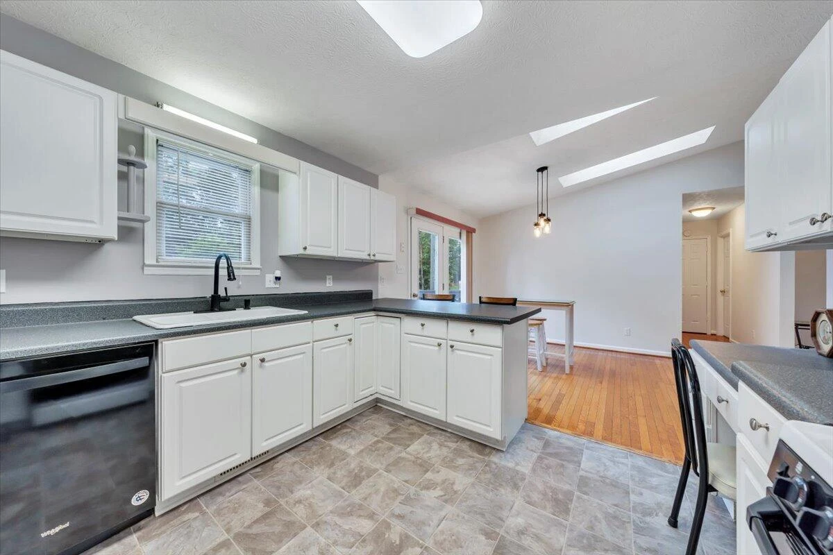 430 Virginian DR - Photo 13