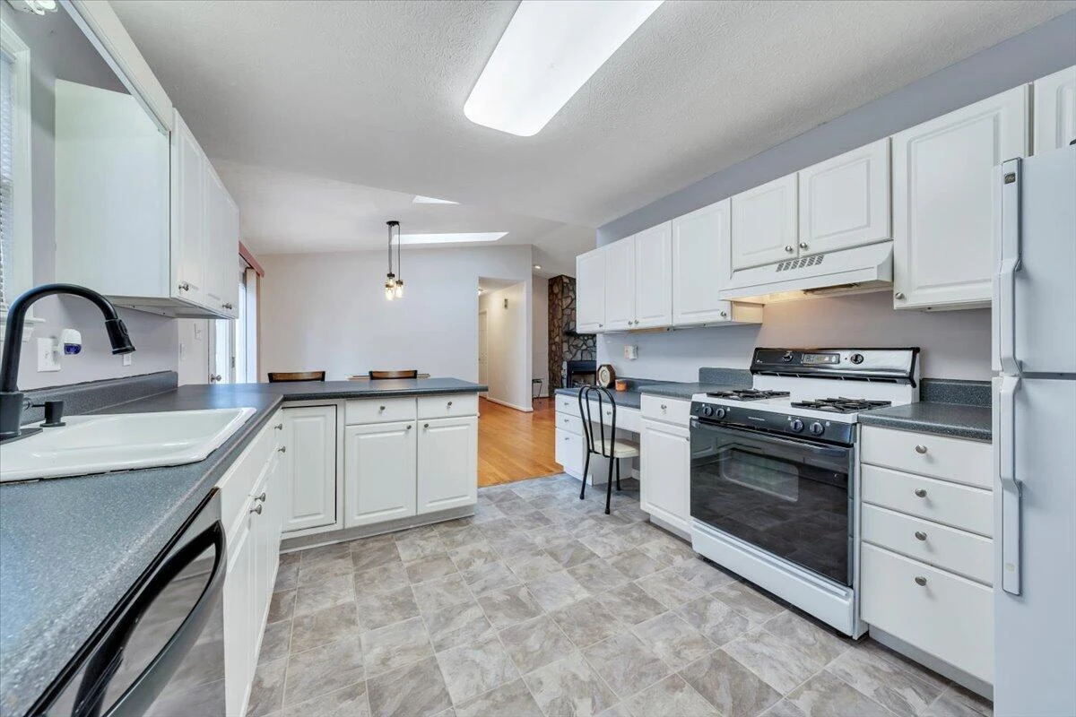 430 Virginian DR - Photo 14