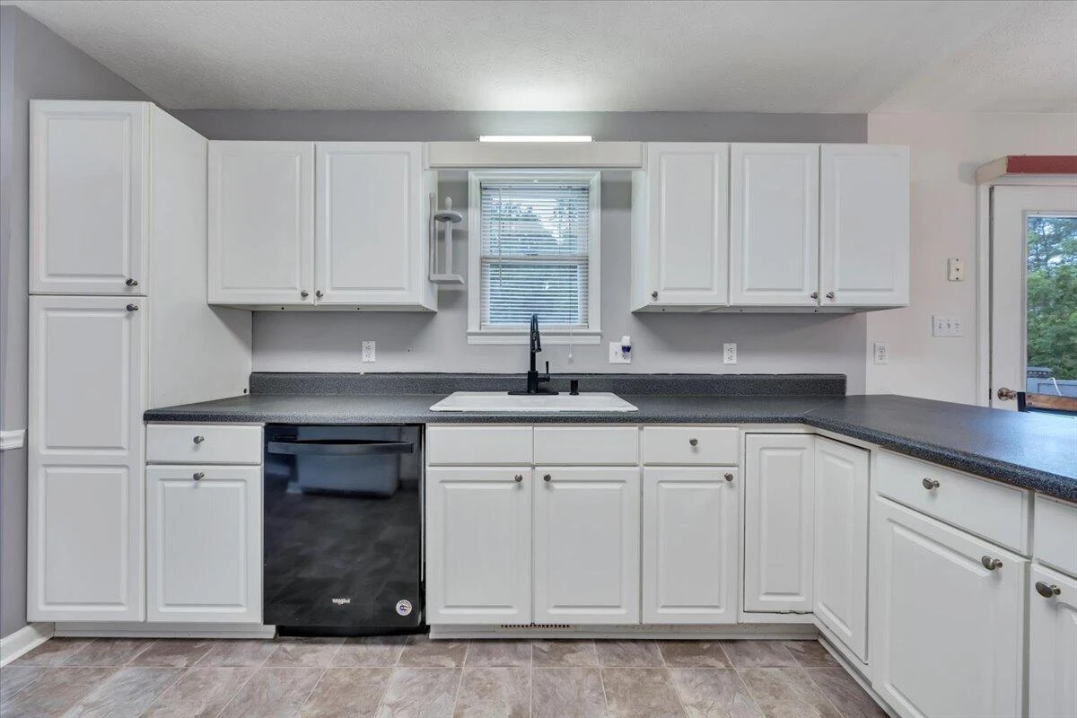 430 Virginian DR - Photo 15