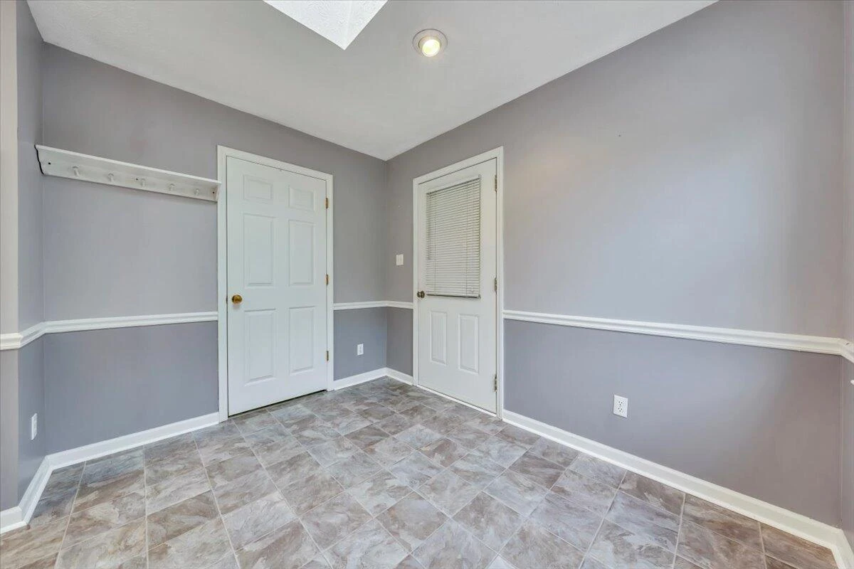 430 Virginian DR - Photo 16
