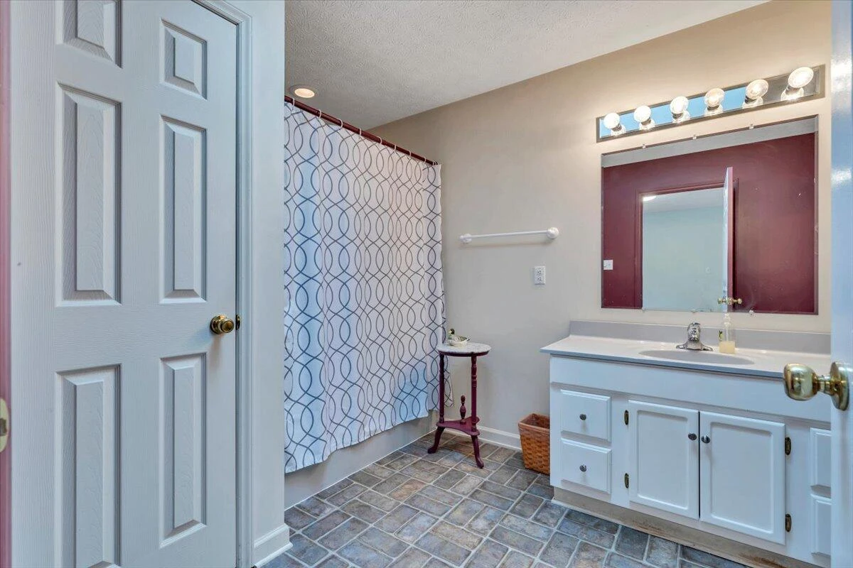 430 Virginian DR - Photo 21