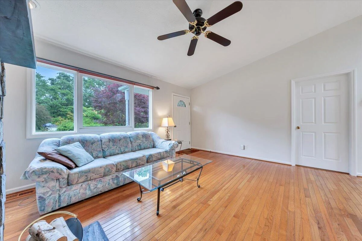 430 Virginian DR - Photo 4