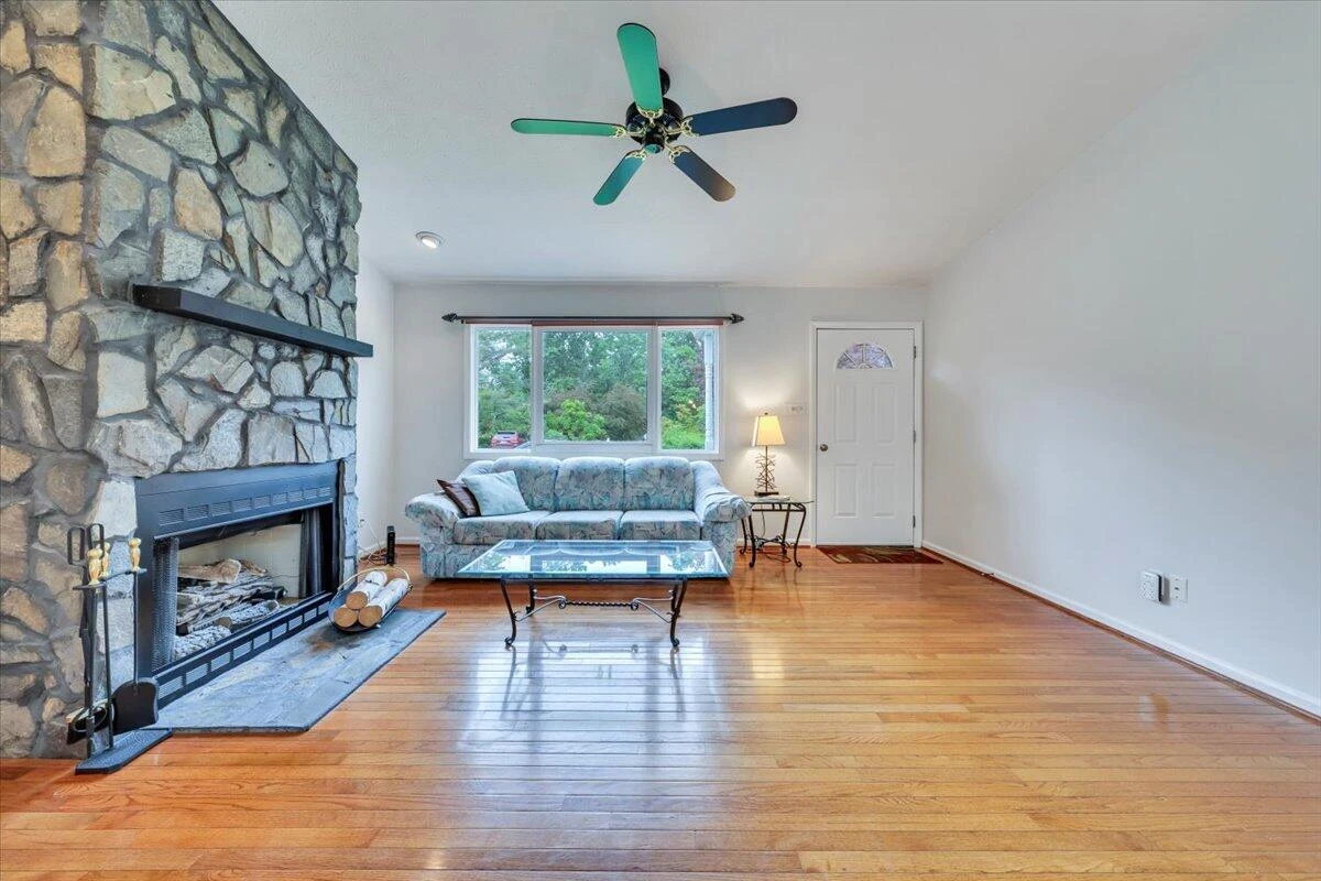 430 Virginian DR - Photo 5
