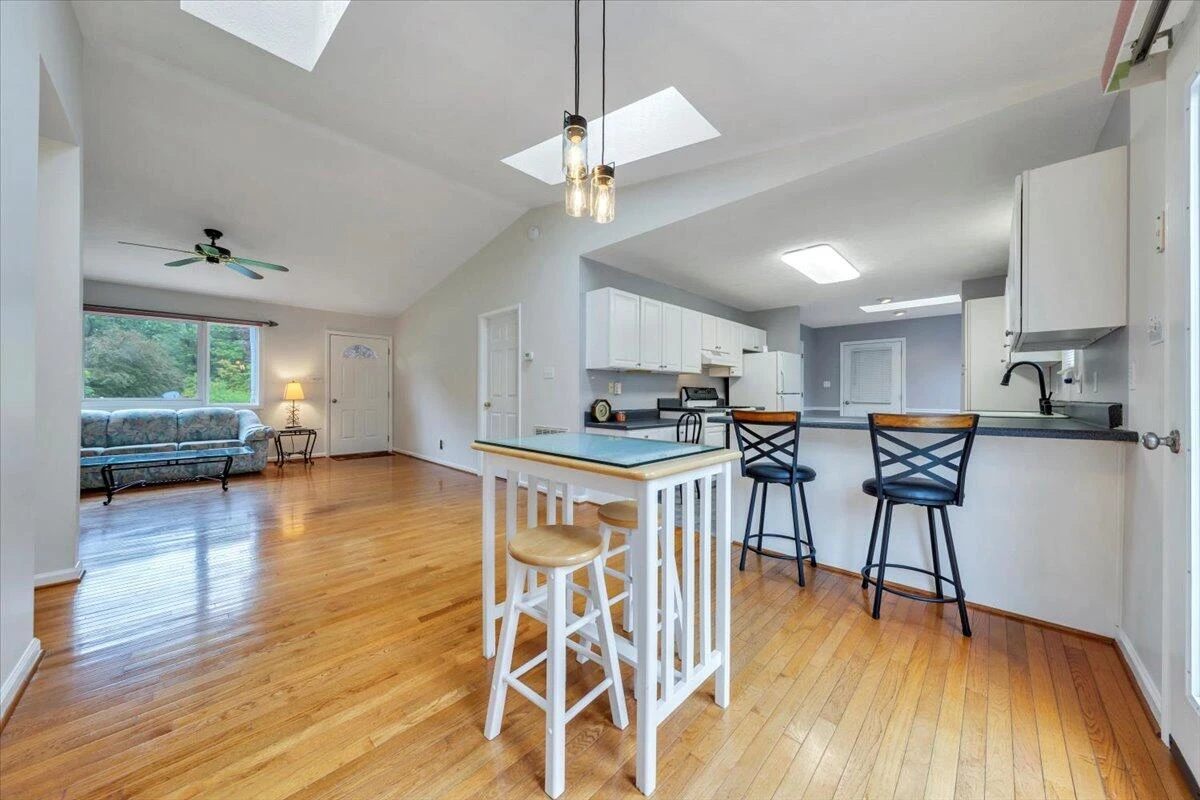 430 Virginian DR - Photo 8