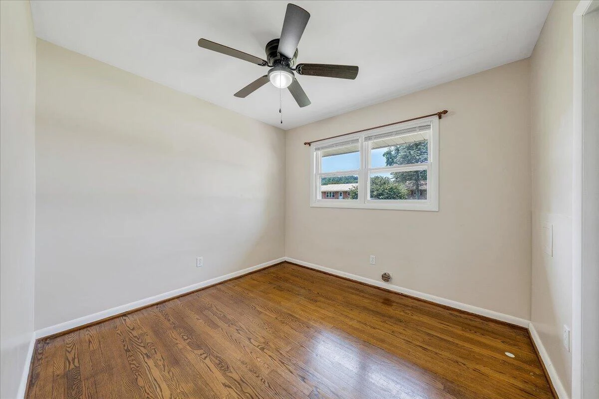5908 Dogwood AVE - Photo 10