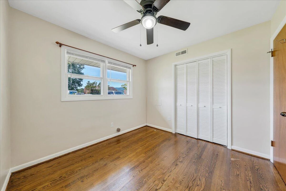 5908 Dogwood AVE - Photo 11