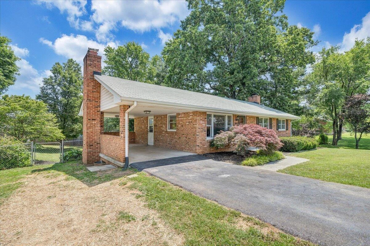 5908 Dogwood AVE - Photo 2