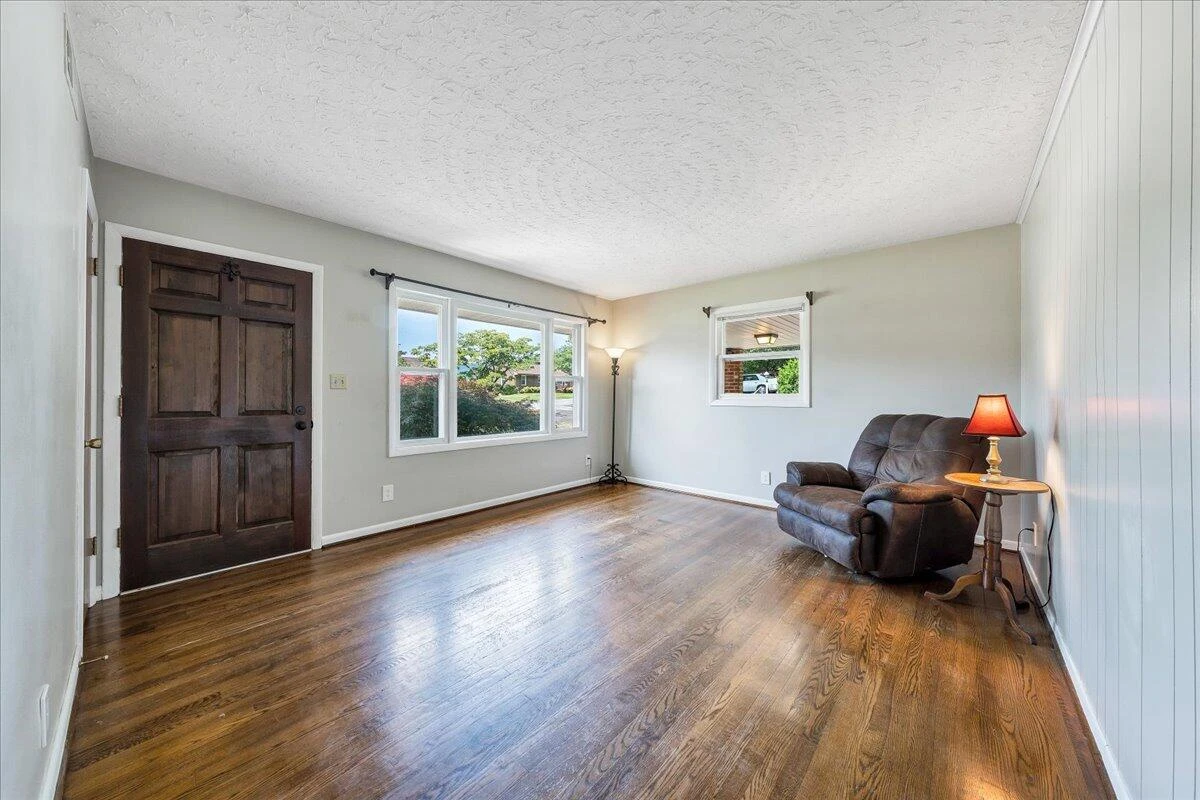 5908 Dogwood AVE - Photo 4