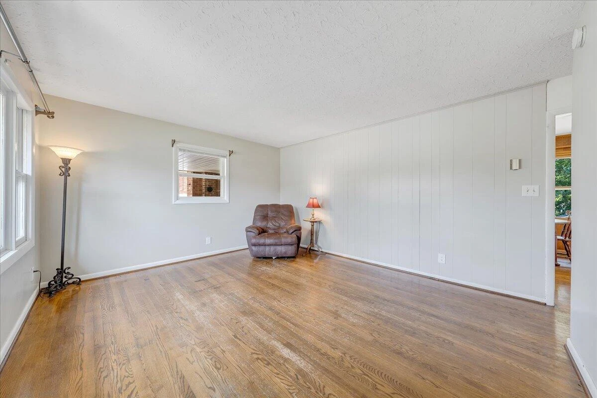 5908 Dogwood AVE - Photo 5