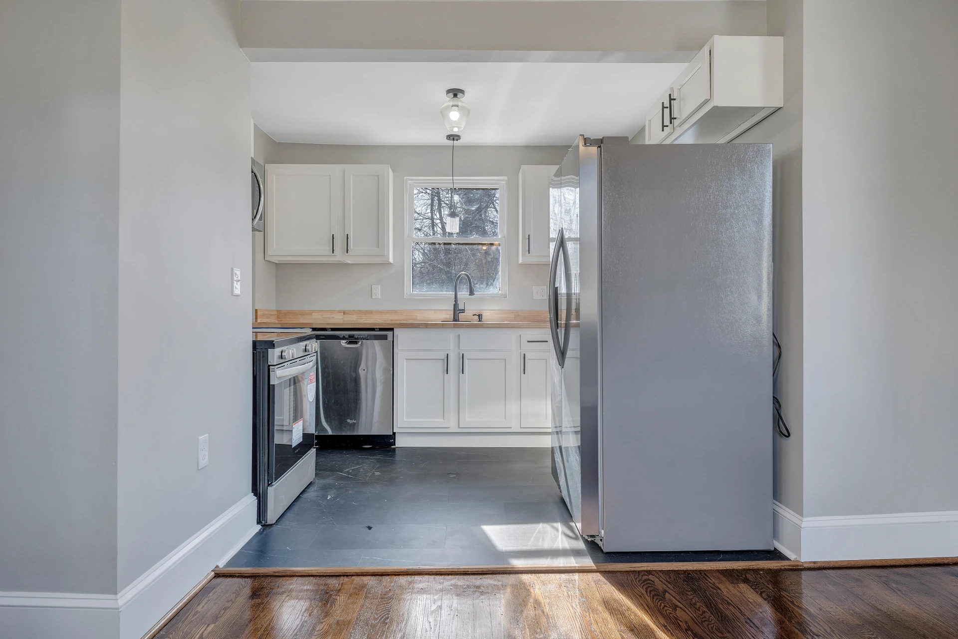 1543 Aspen ST - Photo 3