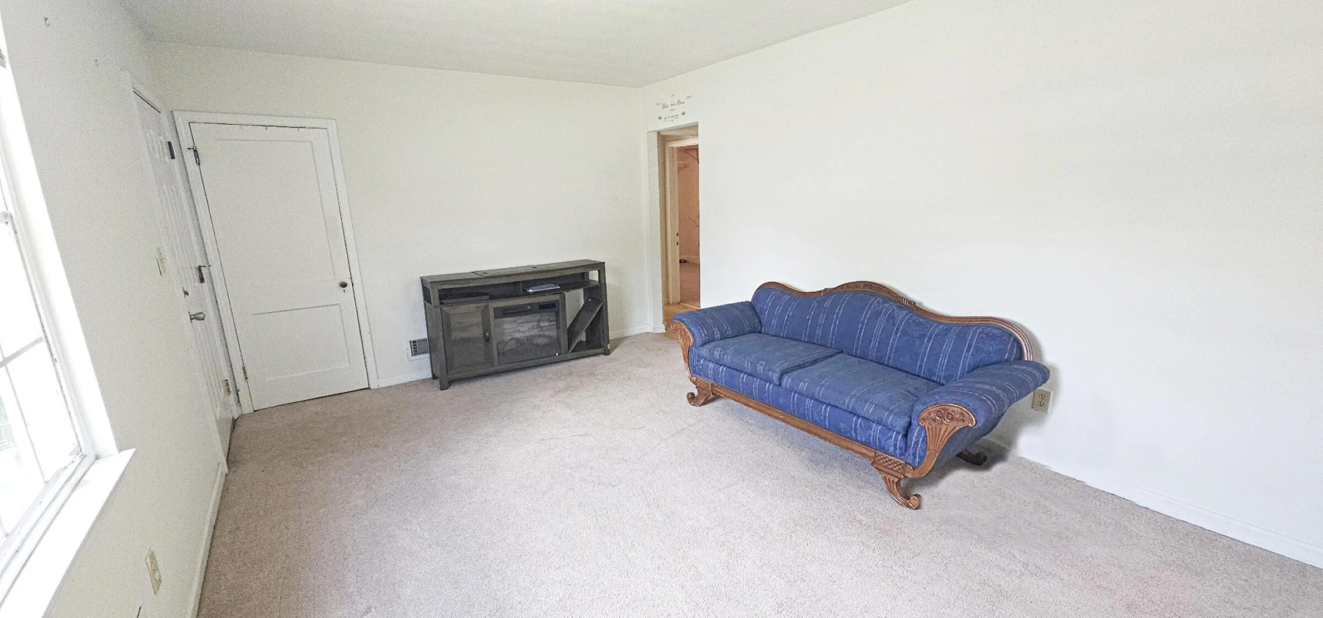 1017 Curtis AVE - Photo 3
