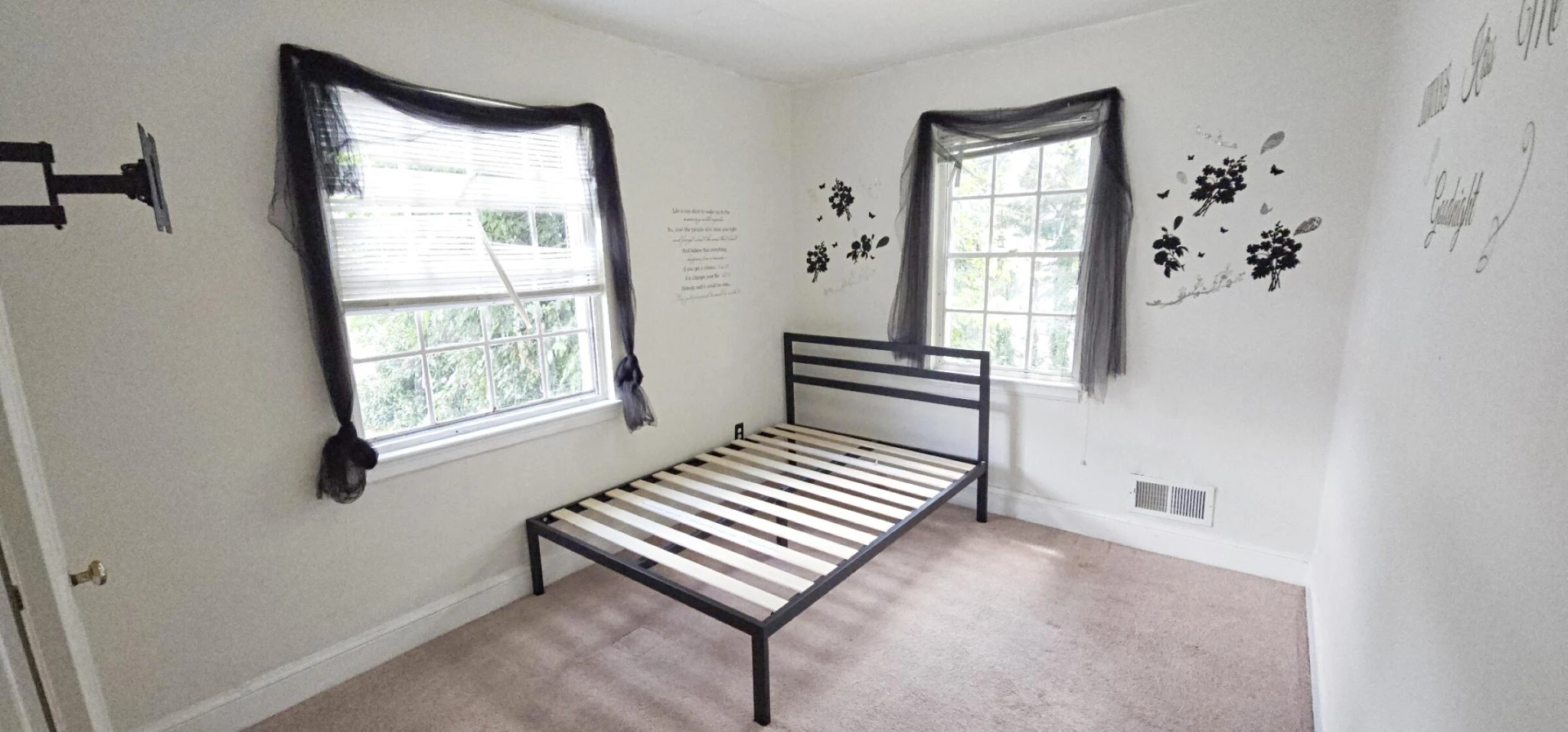1017 Curtis AVE - Photo 4