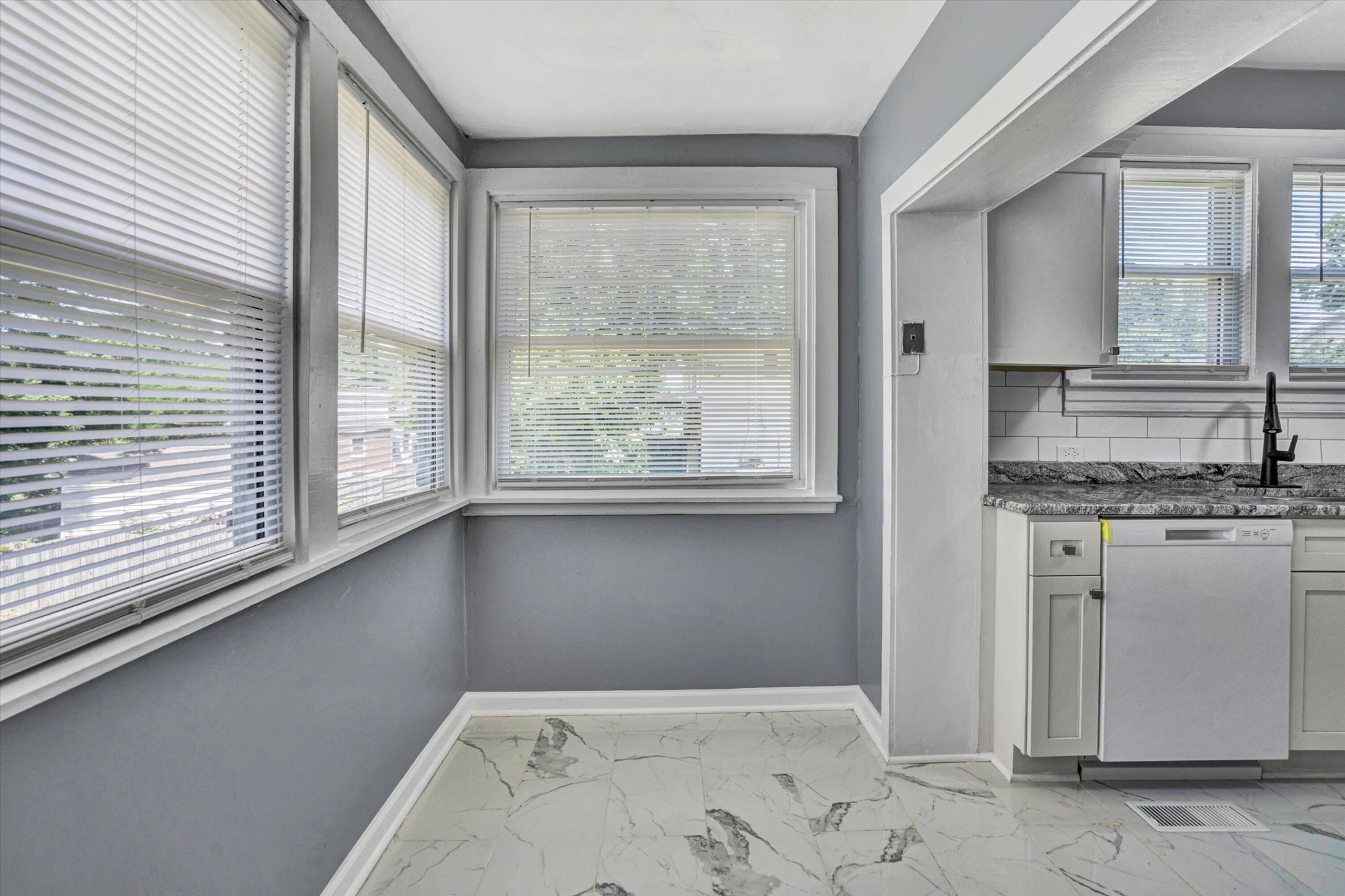 1228 Thomas AVE - Photo 10
