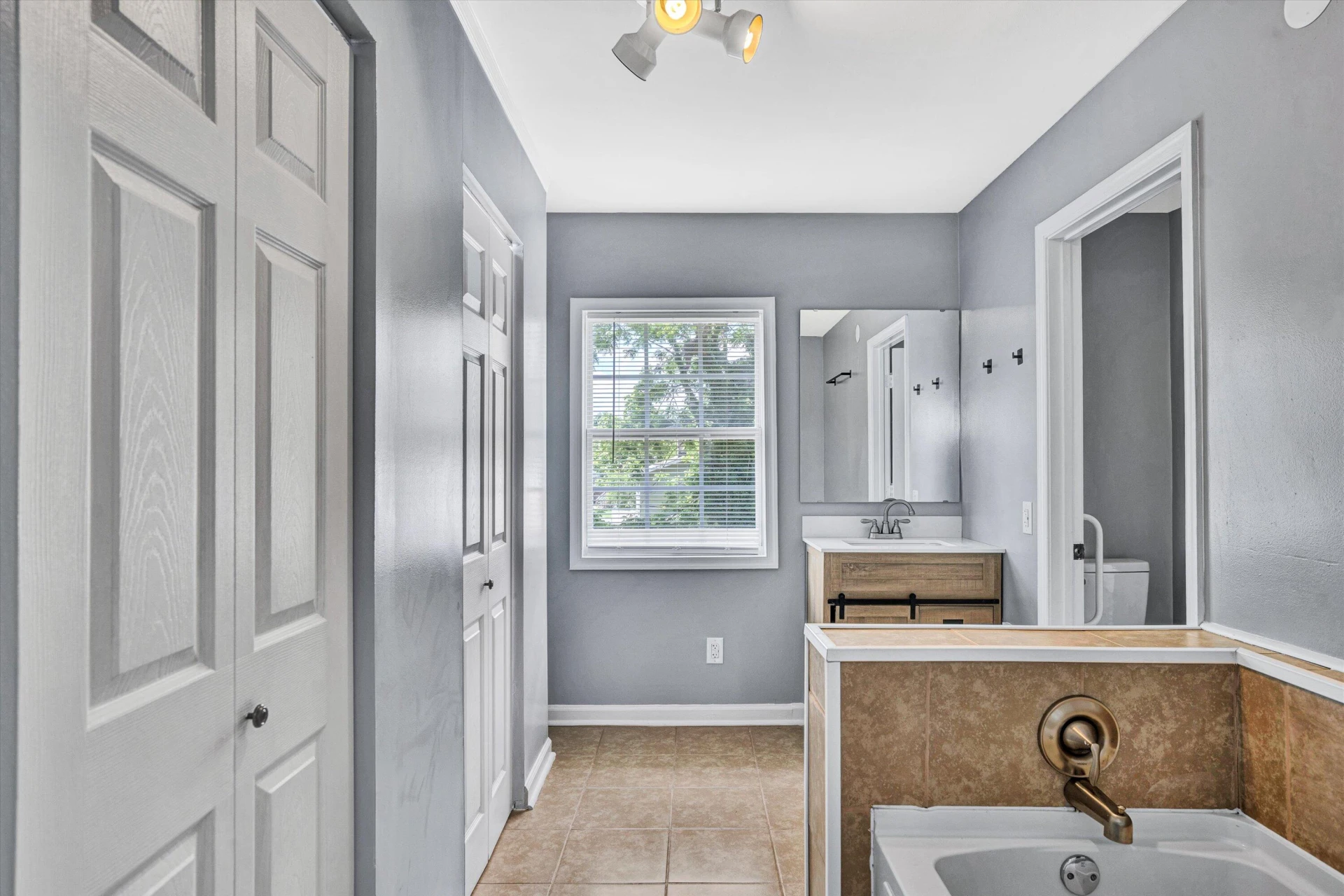 1228 Thomas AVE - Photo 14