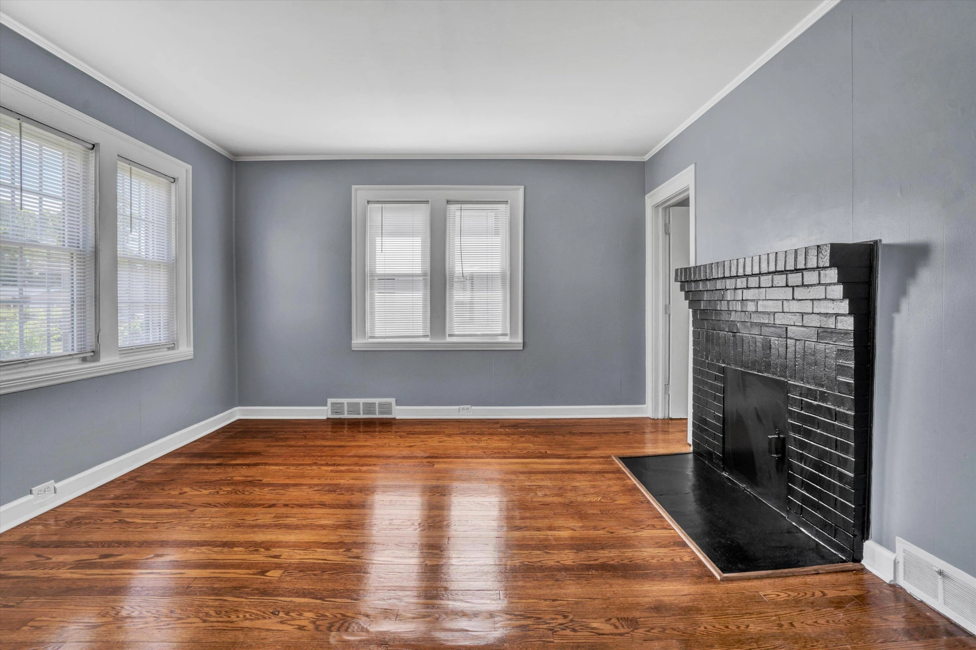 1228 Thomas AVE - Photo 4