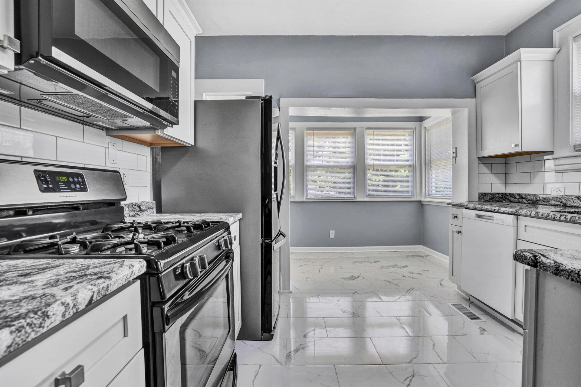 1228 Thomas AVE - Photo 8