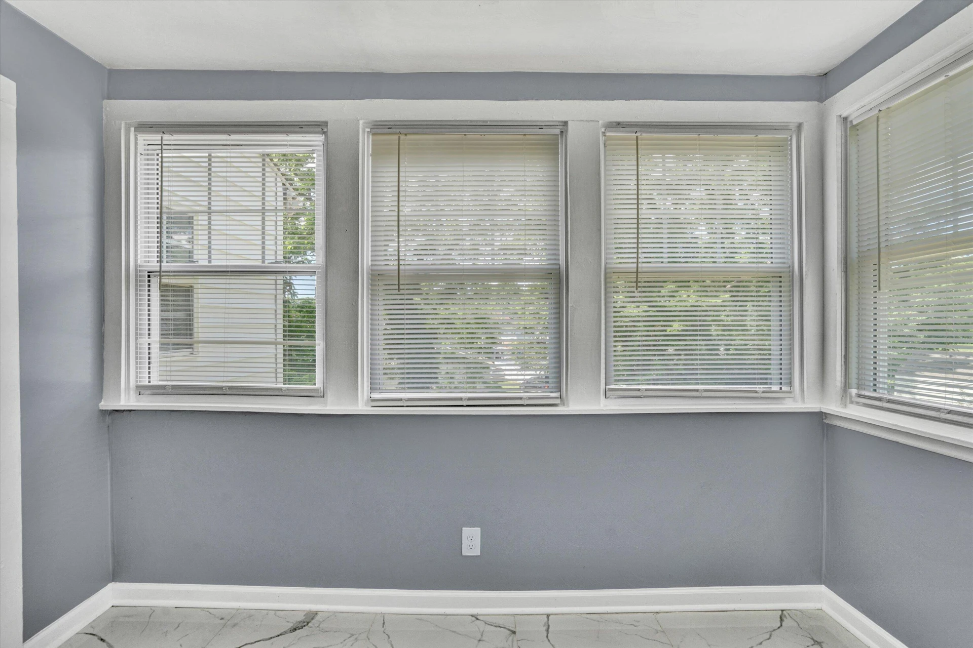1228 Thomas AVE - Photo 9