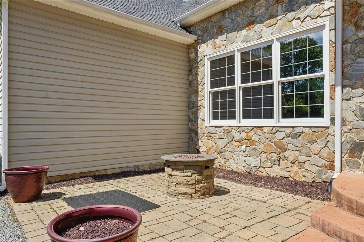 274 Ernest DR - Photo 4