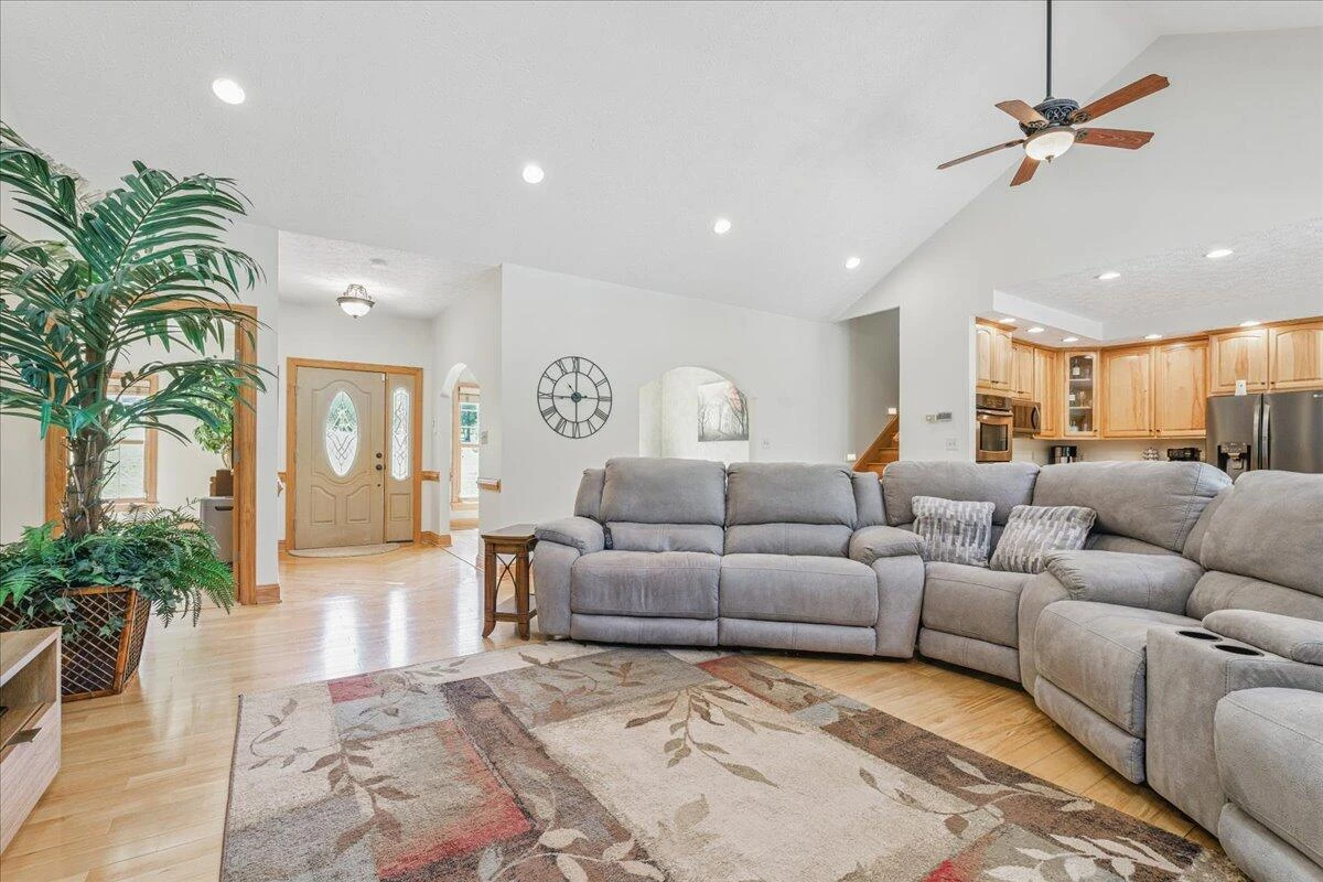 274 Ernest DR - Photo 8