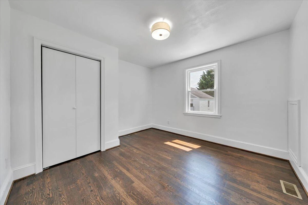 3625 Poplar DR - Photo 10