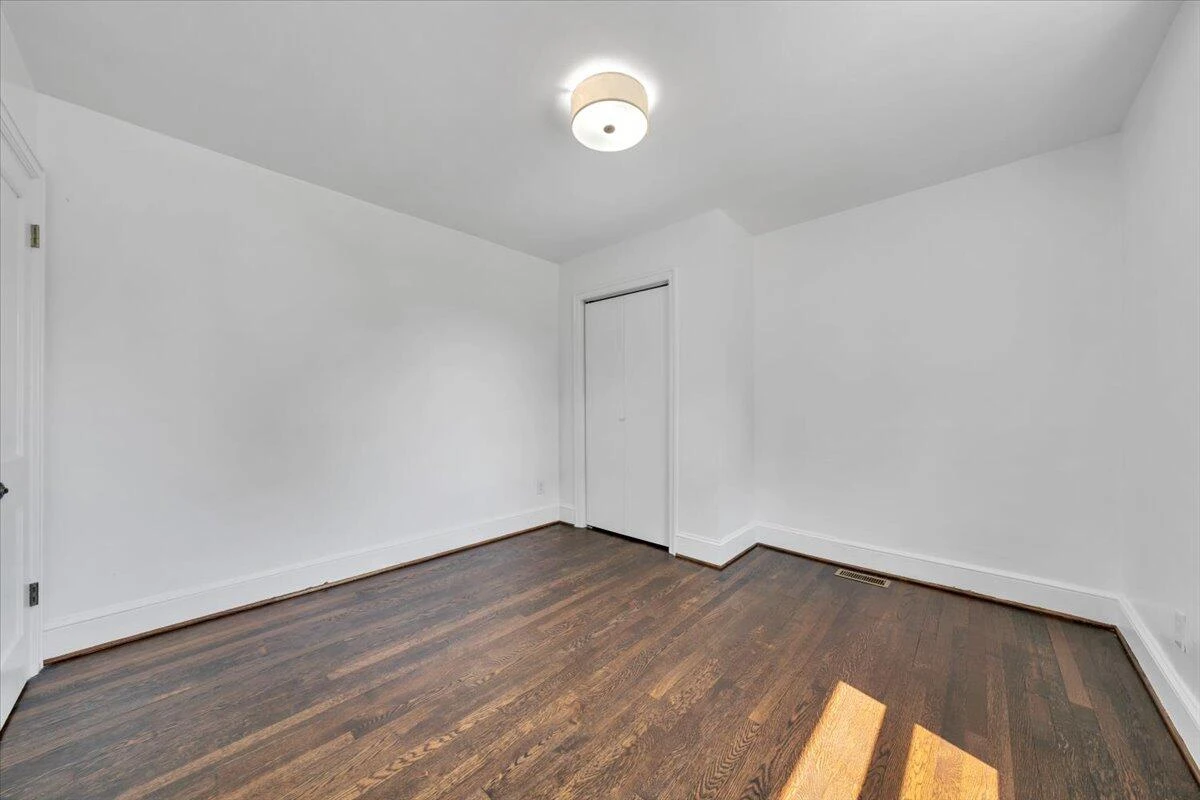 3625 Poplar DR - Photo 11